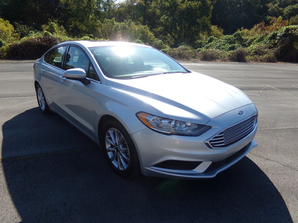 2017 Ford Fusion SE's photo