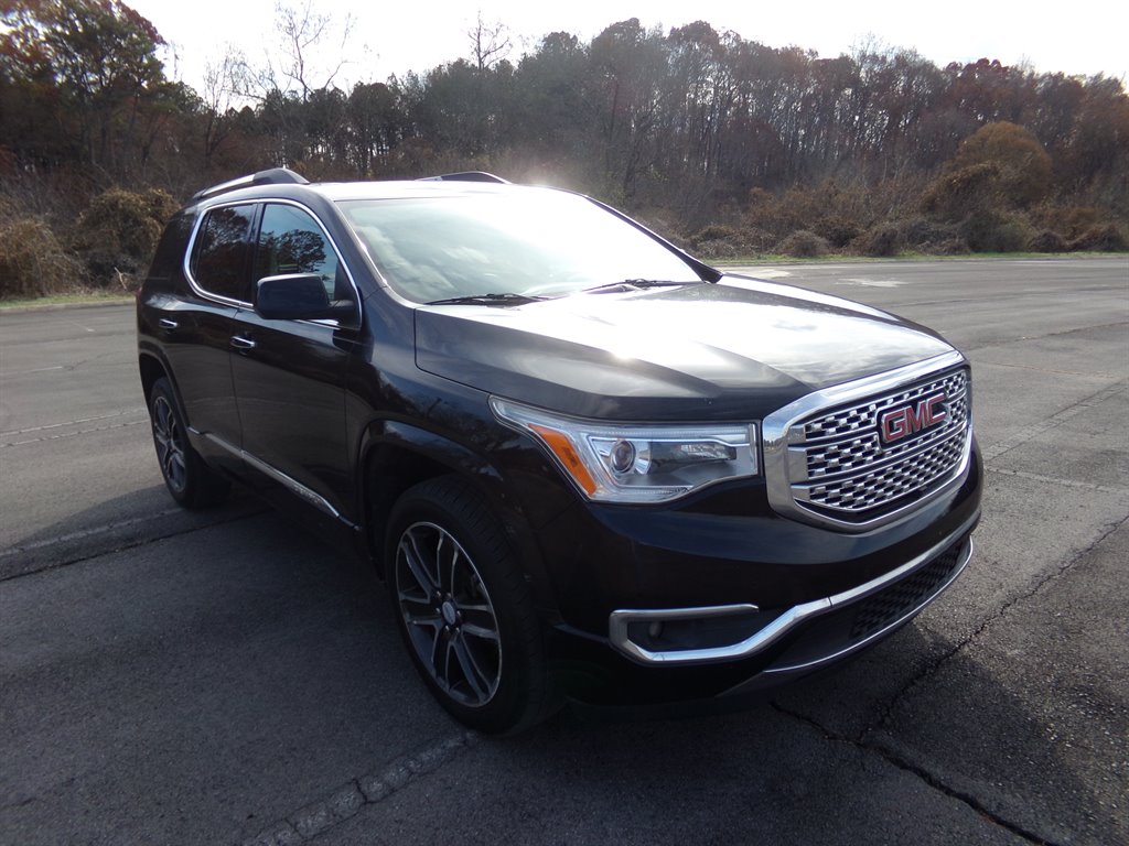 2017 GMC Acadia Denali's photo