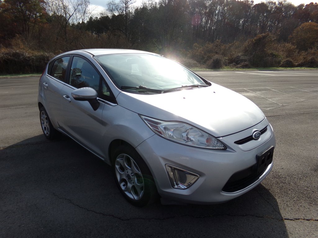 2011 Ford Fiesta SES's photo