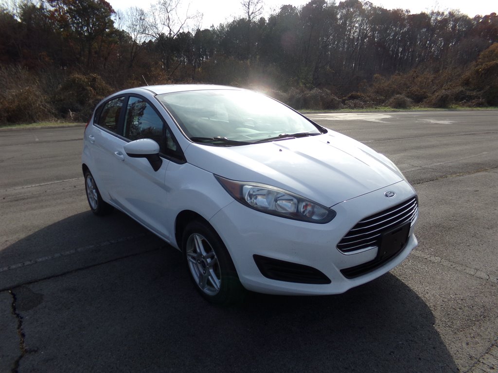 2019 Ford Fiesta SE's photo